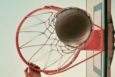 increible: con este tablero de basquet es imposible fallar el tiro