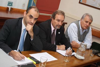 MDZol | Funcionarios de Hacienda en la Legislatura. Foto: Gentileza