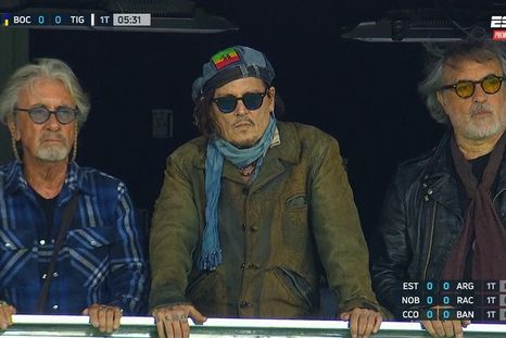 Johnny Depp estuvo en un palco de la Bombonera observando al Boca de Úbeda. Foto: captura de TV. Johnny Depp estuvo en un palco de la Bombonera observando al Boca de Úbeda. Foto: captura de TV.