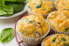 Opcionalmente le puedes agregar a los muffins de queso verduras de tu preferencia para convertirlos en una opción realmente saludable Foto: Shutterstock