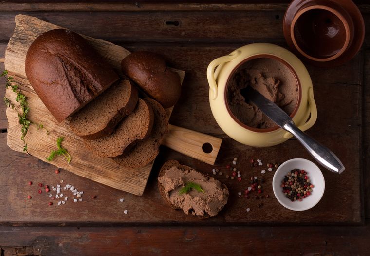 Untable casero: receta de paté de hígado de pollo al coñac para sorprender.