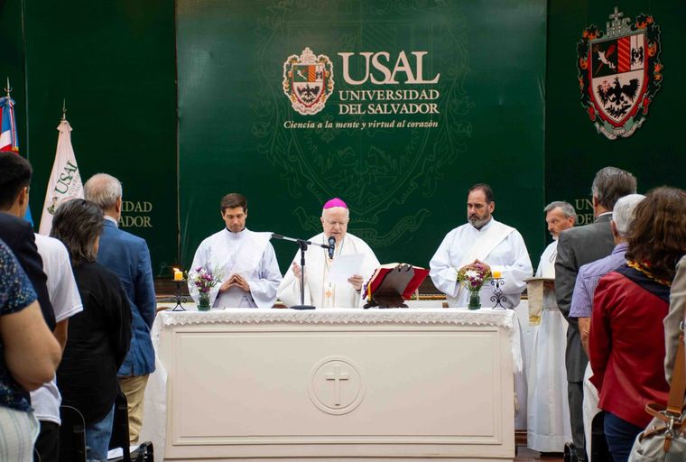 Presidió la misa Monseñor Pedro Laxague. Presidió la misa Monseñor Pedro Laxague.