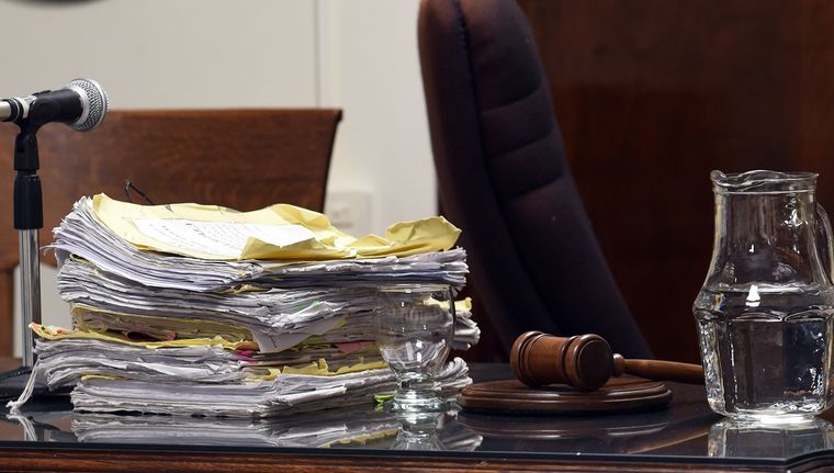 poder judicial martillo expedientes.JPG