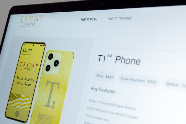 La empresa Trump Mobile eliminó las referencias sobre la fabricación íntegra en Estados Unidos de su página oficial. La empresa Trump Mobile eliminó las referencias sobre la fabricación íntegra en Estados Unidos de su página oficial.