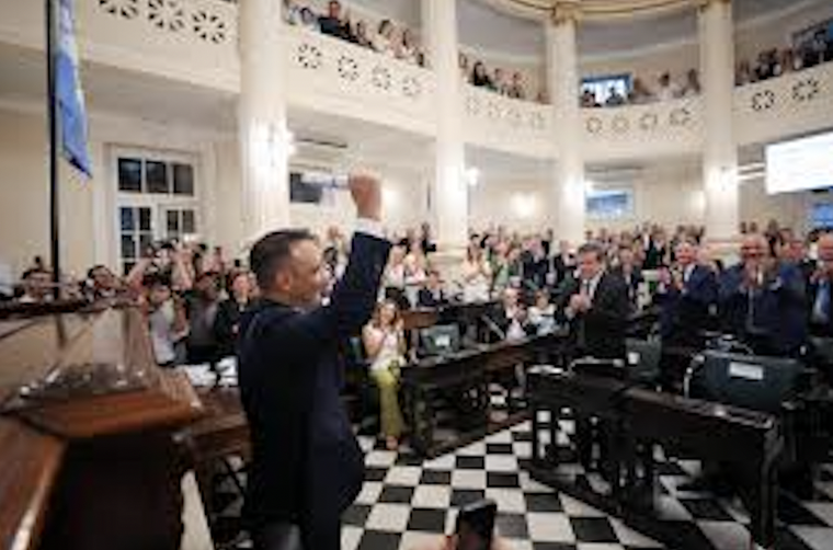 El gobernador de Corrientes repasó obras y defendió superávit fiscal El gobernador de Corrientes repasó obras y defendió superávit fiscal