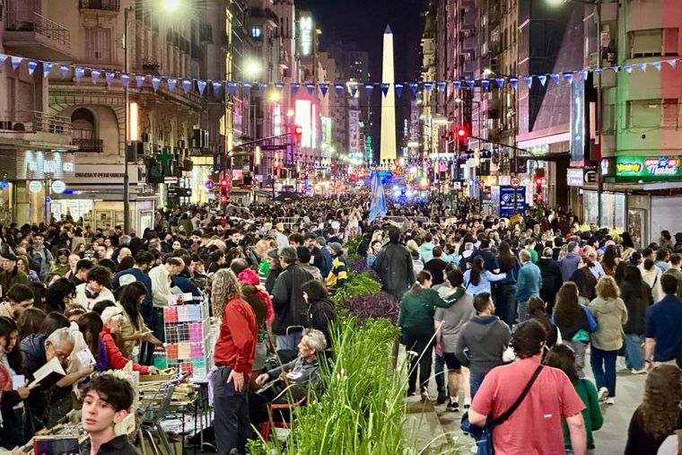 Junto a la Noche de las Librerías, locales de calle Corrientes ofrecieron distintas promociones.