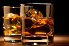 Whisky en las rocas Foto: Esquirelat