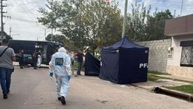 Los delincuentes abordaron a un policía cuando estaba de franco por las calles de Laferrere. Uno de ellos terminó muerto.