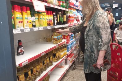 MDZol | Las harinas más económicas son las que faltan. Lo mismo ocurre con el aceite y otros productos alimenticios básicos. Foto: Maximiliano Ríos/MDZ