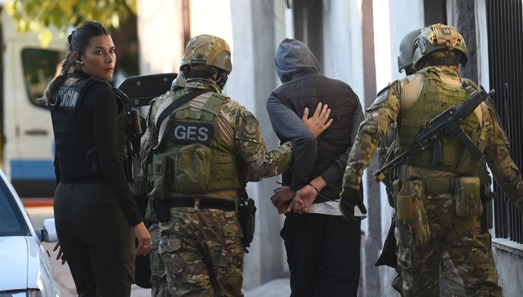 Momento en donde se entregó Güidoni Vargas. Momento en donde se entregó Güidoni Vargas.