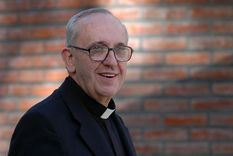 El chofer y amigo de Jorge Bergoglio cuenta su historia más cercana y humilde antes de convertirse en el Papa Francisco.