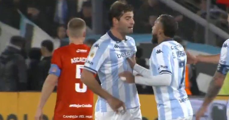 El picante cruce entre Santiago Sosa y Duvan Vergara. Foto: Captura ESPN
