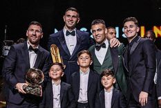 Todos los looks más virales de la entrega del Balón de Oro, al final de la nota. Foto: @ataquefutbolero