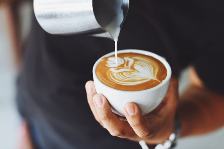¿Cuántas tazas de café se pueden beber en un día? Te explicamos hasta dónde se considera saludable esta bebida, tomando la opinión de los expertos. Foto: Pexels