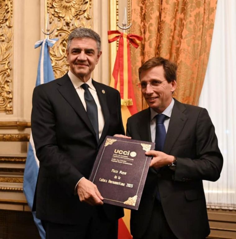 Jorge Macri junto a José Luis Martínez-Almeida, alcalde de Madrid.