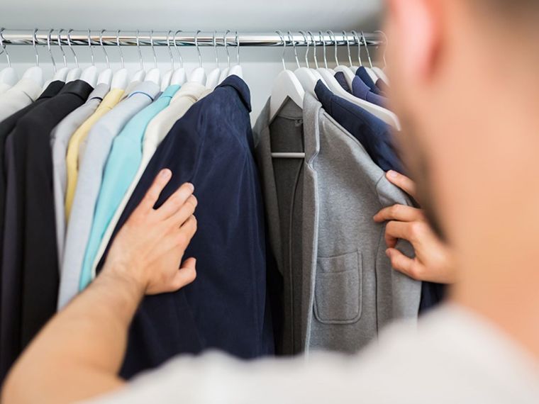 Truco casero para eliminar el olor a humedad del placard. Foto: Shutterstock