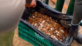 Un operativo de limpieza realizado en el sector brasileño del parque Iguazú, encontraron cerca de 400 kilos de monedas arrojadas por turistas. Un operativo de limpieza realizado en el sector brasileño del parque Iguazú, encontraron cerca de 400 kilos de monedas arrojadas por turistas.