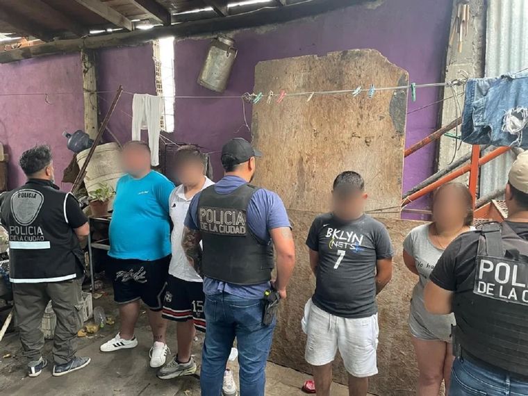 Se pudo establecer que los delincuentes se movían en una camioneta TCross y un Renault Logan negro. Foto: Noticias Argentinas