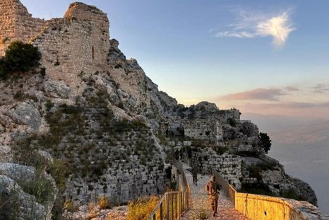 El castillo de Beaufort es una fortaleza estratégica situada en el sur del Líbano. El castillo de Beaufort es una fortaleza estratégica situada en el sur del Líbano.