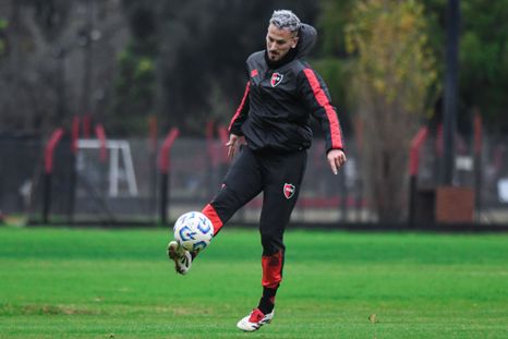 Darío Benedetto aún no sumó minutos de manera oficial en Newells. Darío Benedetto aún no sumó minutos de manera oficial en Newells.