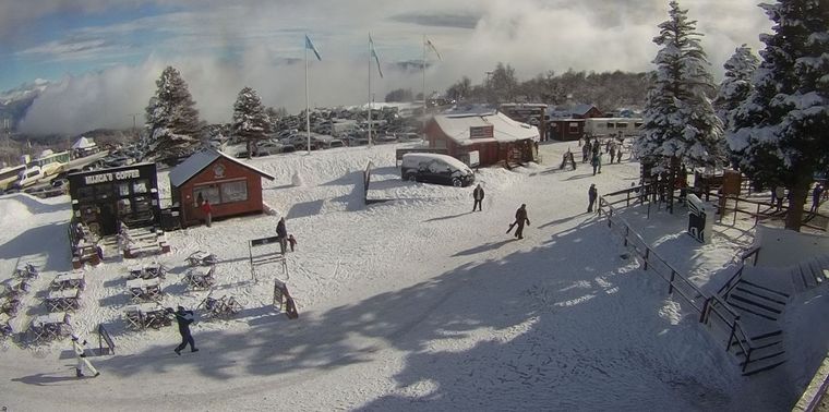 El domingo bajan los precios en el centro Chapelco Ski Resort que sigue repleto de nieve. Estas serán las nuevas tarifas en temporada media. Foto: Chapelco Ski Resort.