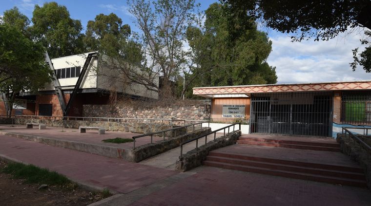 La iniciativa busca reforzar la seguridad en el ingreso y la salida de las escuelas. La iniciativa busca reforzar la seguridad en el ingreso y la salida de las escuelas.