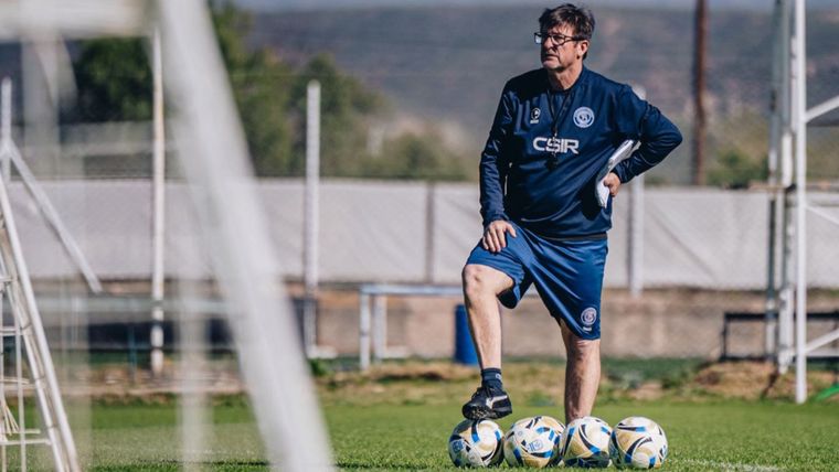 Alfredo Berti tiene en mente el equipo para enfrentar a Godoy Cruz. 