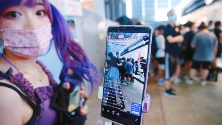 Los live streamings han sido una constante en Douyin desde el lanzamiento de la aplicación, algo que TikTok no implementaría hasta años más tarde. Foto: GETTY IMAGES