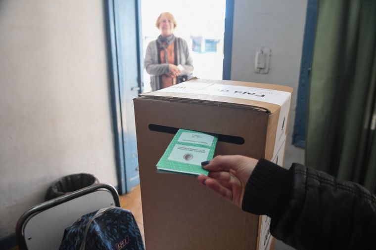 Resultados oficiales en las siete comunas donde hoy se votó intendente Foto: Juan Ignacio Blanco
