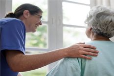 El beneficio del PAMI es para todos aquellos jubilados y pensionados que necesitan un auxiliar domiciliario. Foto: Freepik