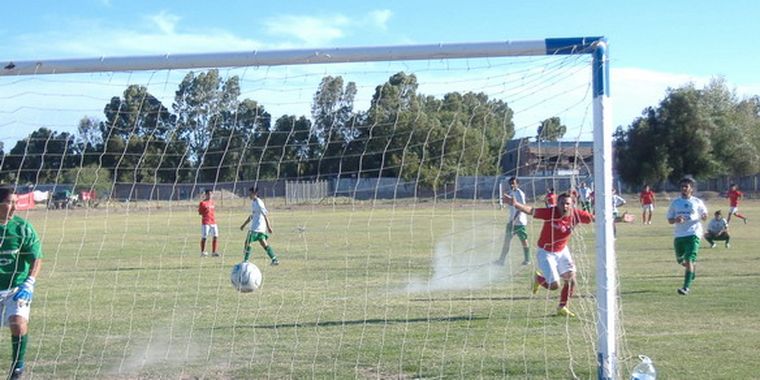 Migliori haciendo un gol.