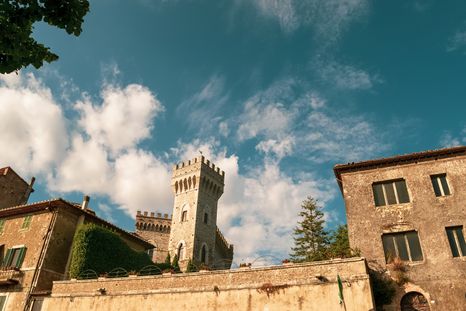 Las aguas termales y los descubrimientos arqueológicos posicionan a San Casciano dei Bagni como un destino destacado en Italia. Las aguas termales y los descubrimientos arqueológicos posicionan a San Casciano dei Bagni como un destino destacado en Italia.