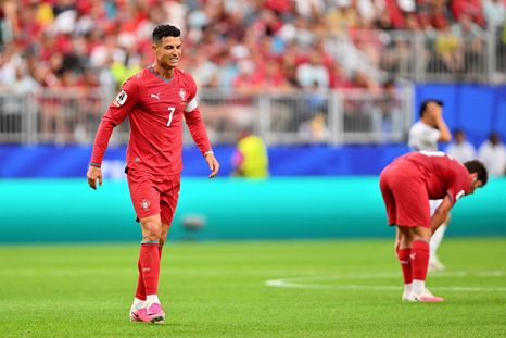 Cristiano Ronaldo fue consultado por Messi tras su doblete ante Uzbekistán y protagonizó un momento que se volvió viral. Cristiano Ronaldo fue consultado por Messi tras su doblete ante Uzbekistán y protagonizó un momento que se volvió viral.