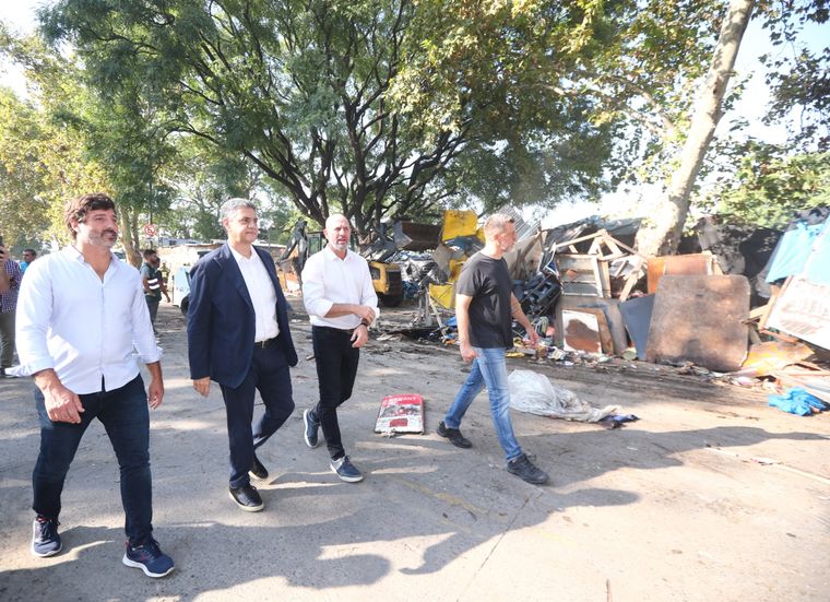 Jorge Macri recorre el lugar donde funcionaba la feria ilegal Foto: Prensa Ciudad de Buenos Aires