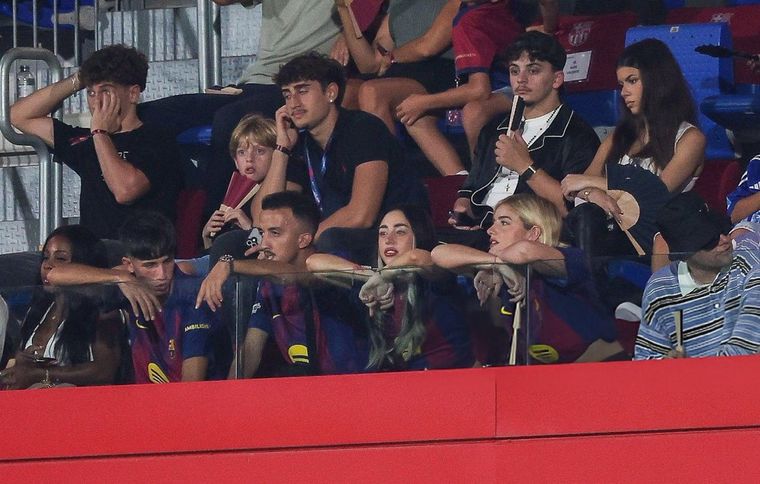 La cantante fue vista en el partido de Barcelona y crecen las especulaciones. Créditos: X / Nicki data