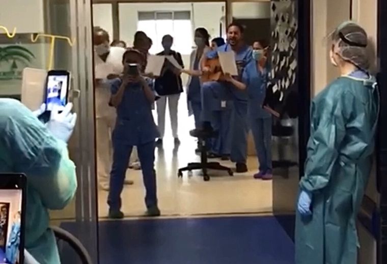 El canto de los profesionales de la salud que sorprendió.