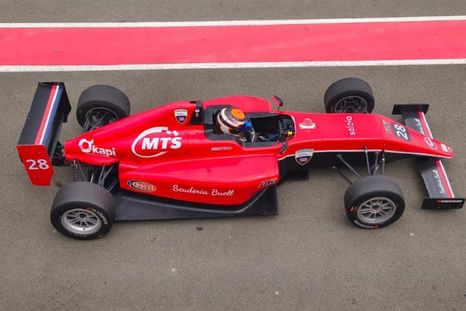 El piloto Lautaro Campione debutó en Europa y busca apoyo para volver a competir en la F4 Italiana. El piloto Lautaro Campione debutó en Europa y busca apoyo para volver a competir en la F4 Italiana.