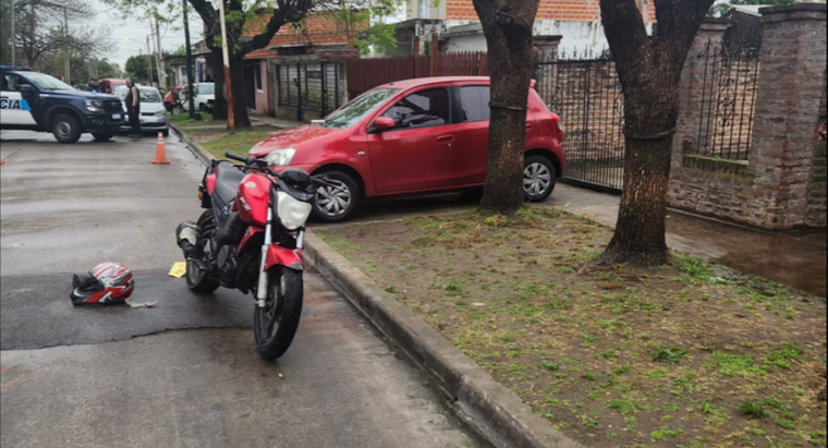 Los delincuentes, que se movilizaban en una Yamaha, habían abierto fuego contra el Toyota Etios de Farías.