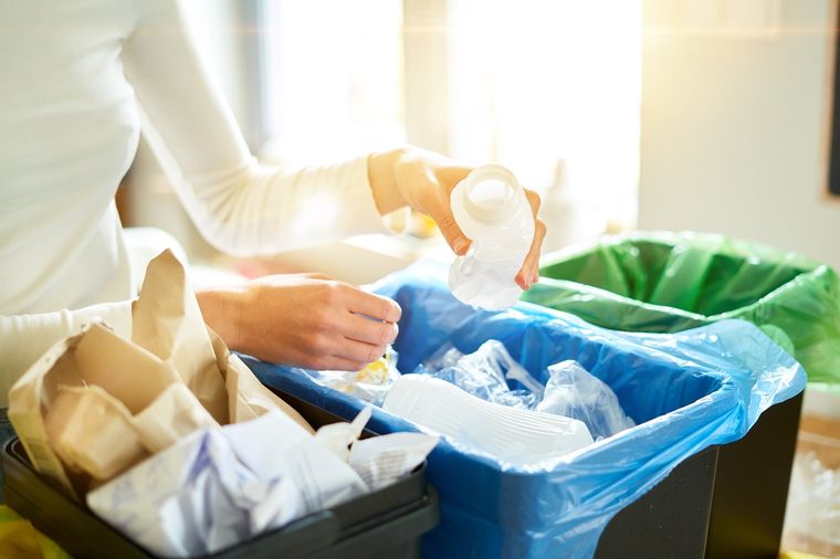 BOLSA DE BASURA Separar los residuos ayuda a disminuir la contaminación ambiental Foto: SHUTTERSTOCK