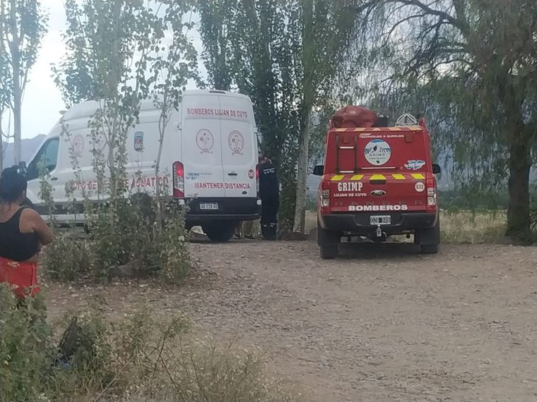 Bomberos se despliegan por el Río Mendoza Foto: Gentileza