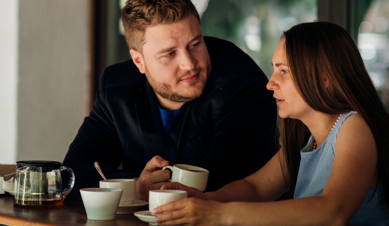 Conocer a una persona después de los 40 años y tratar de tener una cita romántica puede ser una odisea para algunos.
