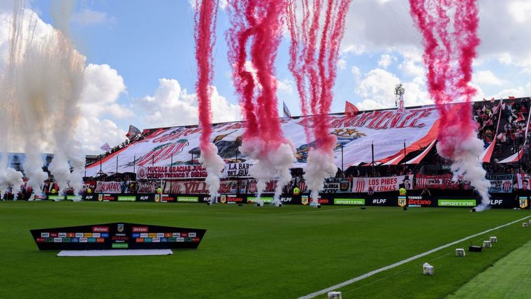 Barracas fue eliminado por Gimnasia y se sumaron a los festejos con un particular cantito.