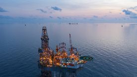 el precio del petroleo cae 3,7% tras senales de distension en el estrecho de ormuz