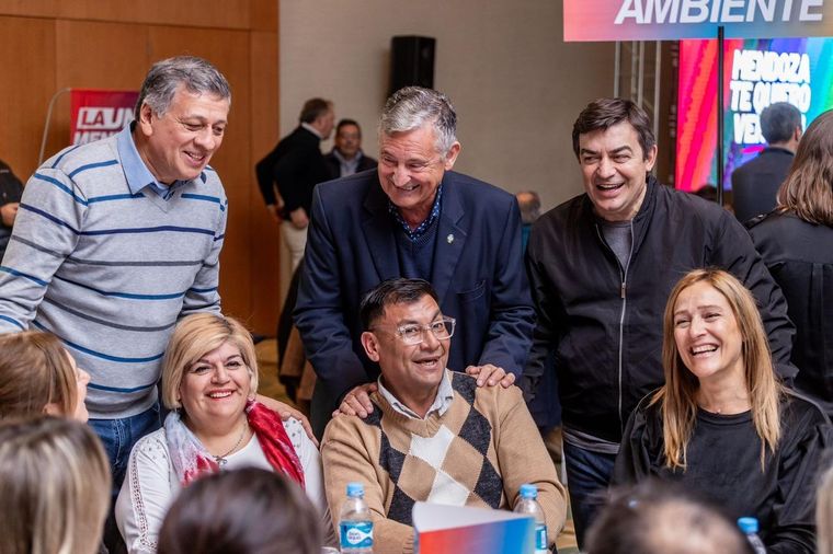 Daniel Orozco, Daniel Pizzi y Omar De Marchi en la reunión de equipos técnicos de La Unión Mendocina. Foto: Twitter Omar De Marchi