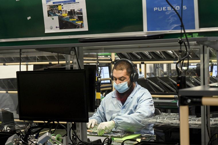 La empresa coreana Samsung retomó la producción de notebooks en Argentina después de 11 años. Foto: Télam
