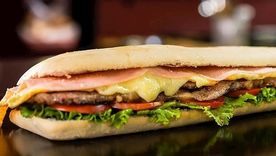 Conocé cuáles son los sándwiches argentinos que compiten entre los mejores del mundo. Foto: @lomitos348villaallende en Instagram. Conocé cuáles son los sándwiches argentinos que compiten entre los mejores del mundo. Foto: @lomitos348villaallende en Instagram.