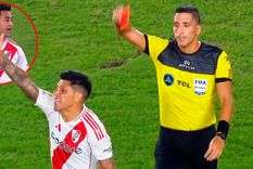 Enzo Pérez le reprochó al Pity Martínez por haberse tirado buscando el penal, en la jugada que terminó con la contra de Estudiantes y su expulsión. Foto: captura TNT Sports y archivo Enzo Pérez le reprochó al Pity Martínez por haberse tirado buscando el penal, en la jugada que terminó con la contra de Estudiantes y su expulsión. Foto: captura TNT Sports y archivo
