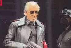 roger waters: la policia alemana investiga a la exestrella de pink floyd por usar un atuendo de estilo nazi en un concierto