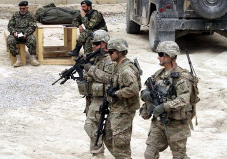 Cuatro soldados del Ejército de EE.UU. considerados muertos tras estrellarse helicóptero.