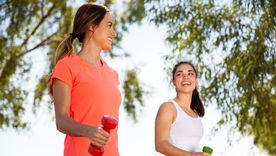 Caminar con pesas aumentan los beneficios para el cuerpo Foto: Shutterstock